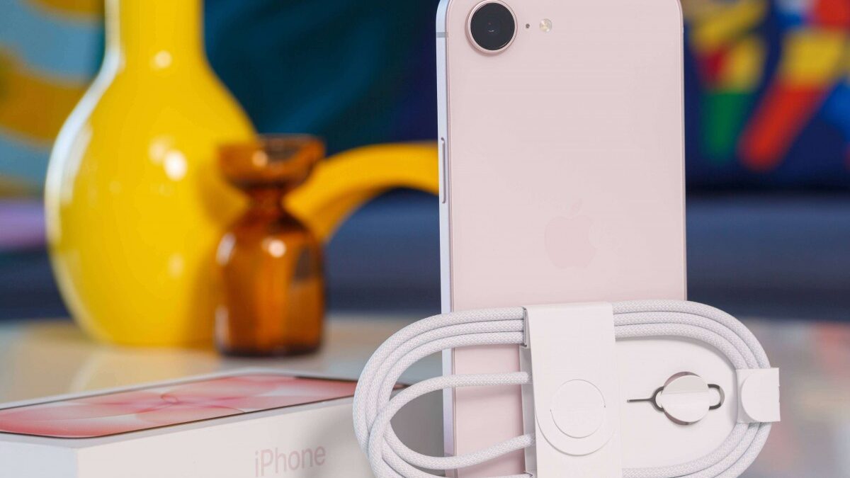 Mở hộp, đánh giá nhanh iPhone 17e: Nhỏ gọn, có MagSafe, chip mới, iPhone giá rẻ cấu hình mạnh