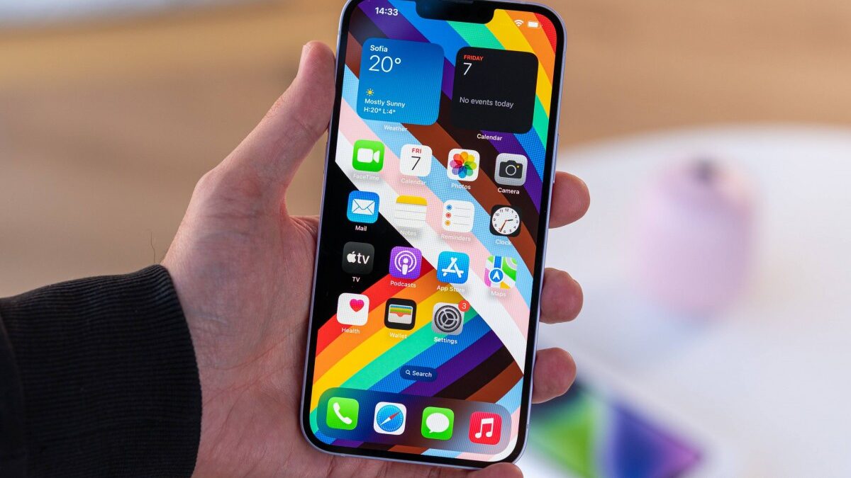 Giá iPhone 14 Plus giảm sâu như giá dầu Diesel hôm nay 21/4, vua màn lớn, pin trâu giá rẻ tại Việt Nam