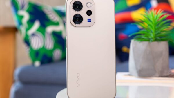 Mở hộp, đánh giá nhanh vivo V70: Vua Android tầm trung ngoại hình tinh tế, camera xịn ‘chiến’ Galaxy S25