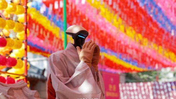 Chùa Hàn Quốc làm lễ quy y cho robot hình người, đặt pháp danh và giới luật riêng cho AI