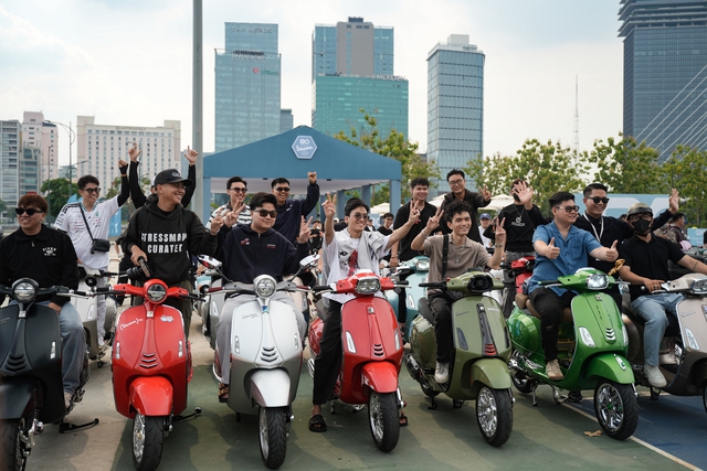 Đi Vespa không đơn giản là “chạy xe”, đó là một kiểu “trình diễn di sản”- Ảnh 6. Đi Vespa không đơn giản là “chạy xe”, đó là một kiểu “trình diễn di sản”- Ảnh 6.