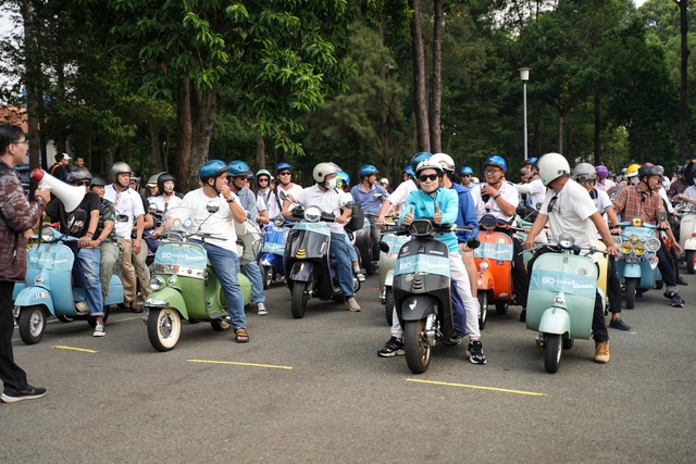 Đi Vespa không đơn giản là “chạy xe”, đó là một kiểu “trình diễn di sản”- Ảnh 7. Đi Vespa không đơn giản là “chạy xe”, đó là một kiểu “trình diễn di sản”- Ảnh 7.