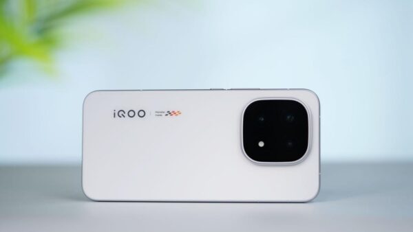 iQOO 15T lộ diện, mạnh hơn Galaxy S26 Ultra nhưng tranh ngôi vua tầm trung với Galaxy A57