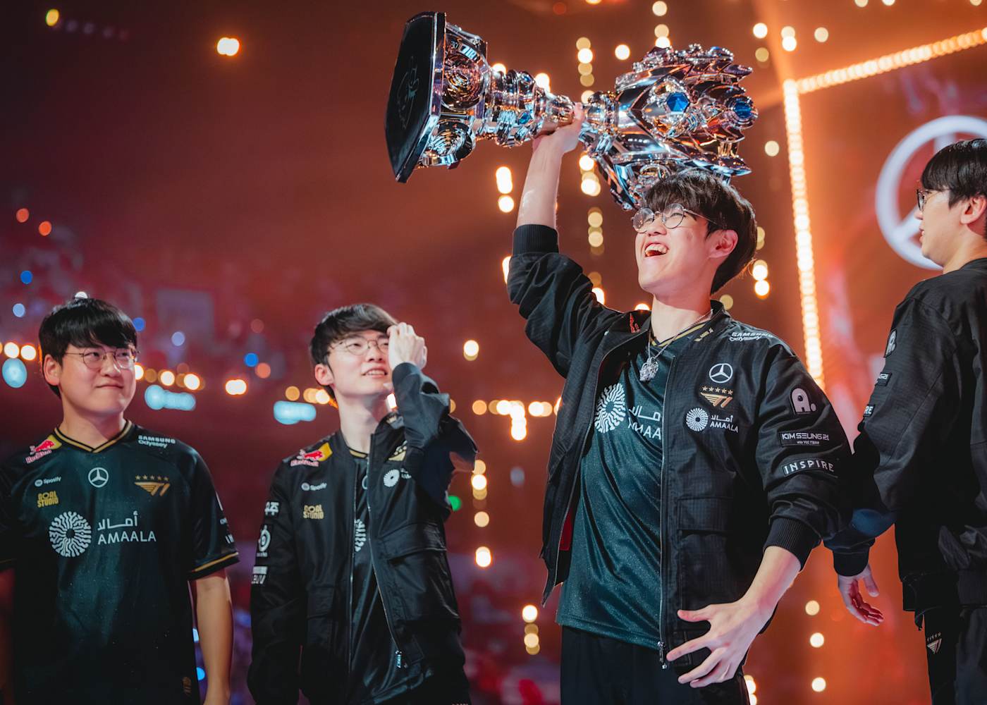 t1-worlds-trophy-2025-122130-1778045199400-17780451995761839621342