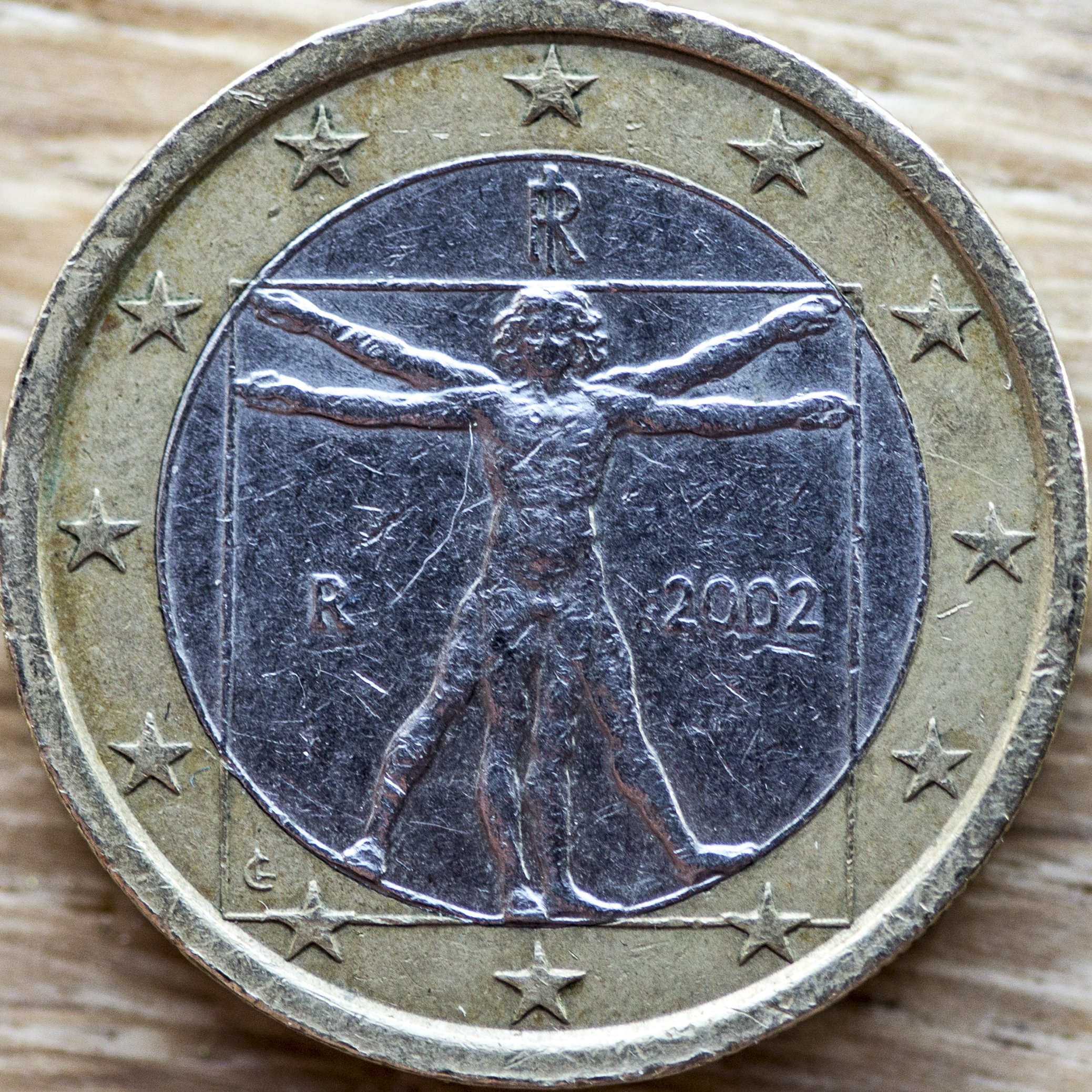 euro2002italy38850109360-1781408020861801534427 Hơn 500 năm sau Leonardo da Vinci, tỷ lệ cơ thể của đàn ông Việt có còn khớp với "Người Vitruvius"? - Ảnh 9.