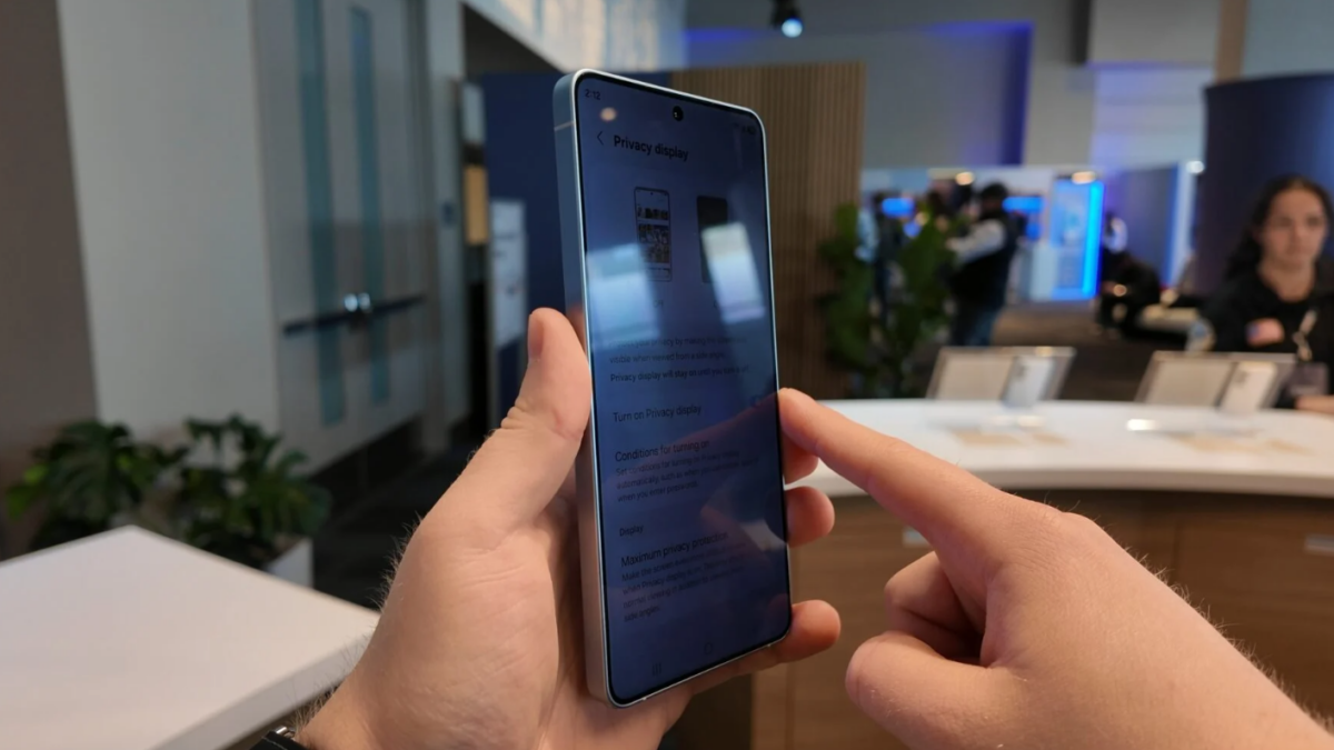 Samsung S26 Ultra sở hữu vũ khí ‘độc tôn’: Màn hình chống nhìn trộm khó đối thủ nào địch lại