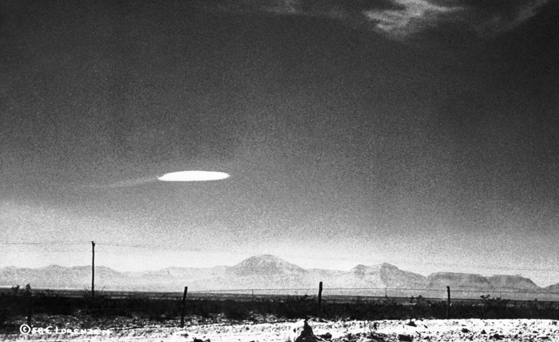 Xôn xao hồ sơ mật UFO của Mỹ: Những vụ chạm trán "nổi da gà" - Ảnh 1.