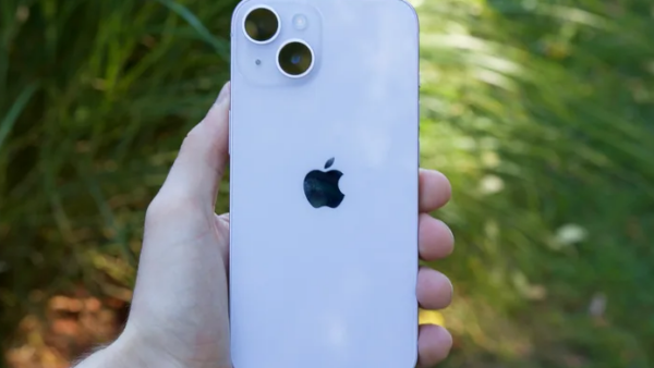 Ngừng kinh doanh chiếc iPhone tiêu chuẩn có cổng Lightning cuối cùng tại Việt Nam
