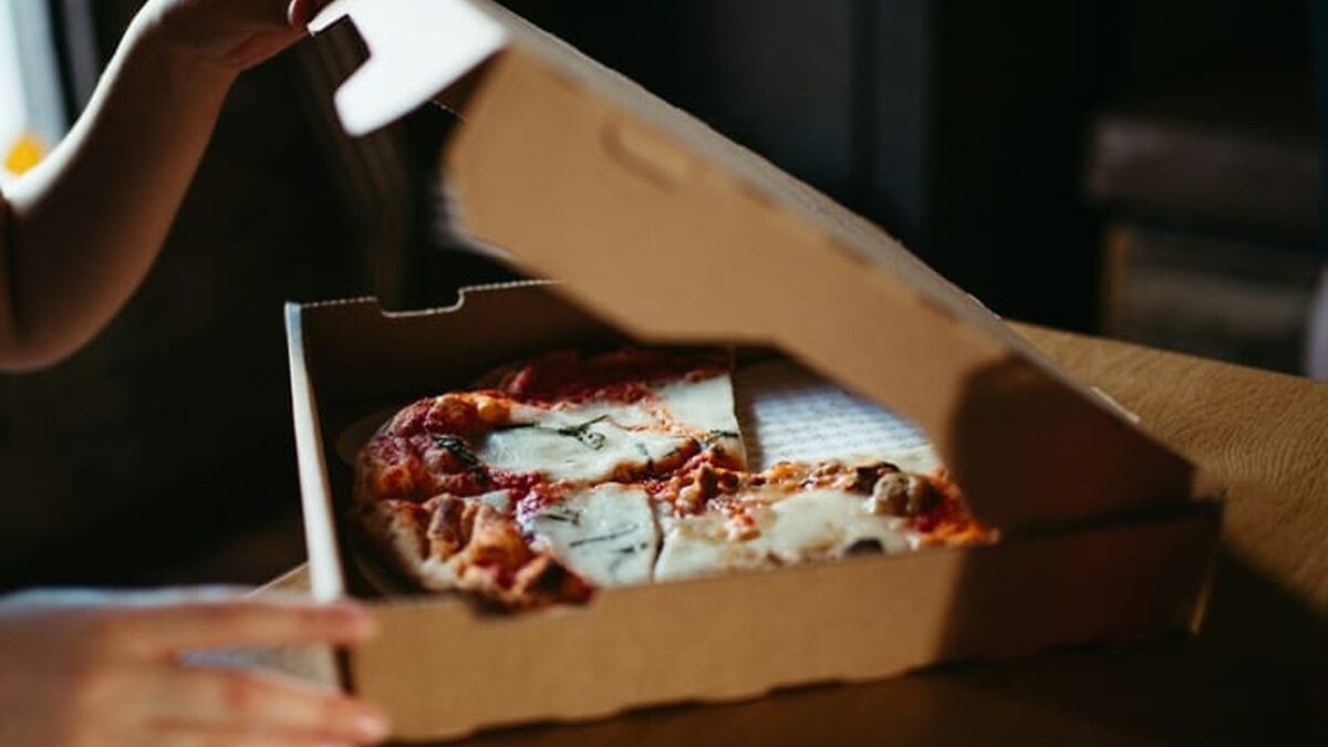 Thanh niên đối mặt 8 năm tù giam vì trò đùa quái gở: Đặt hàng trăm chiếc pizza giao đến các địa chỉ ngẫu nhiên