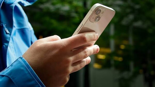 Mẫu iPhone giảm nửa giá, vẫn lên iOS mới mượt mà lại có màn hình Super Retina XDR hiển thị siêu nét!