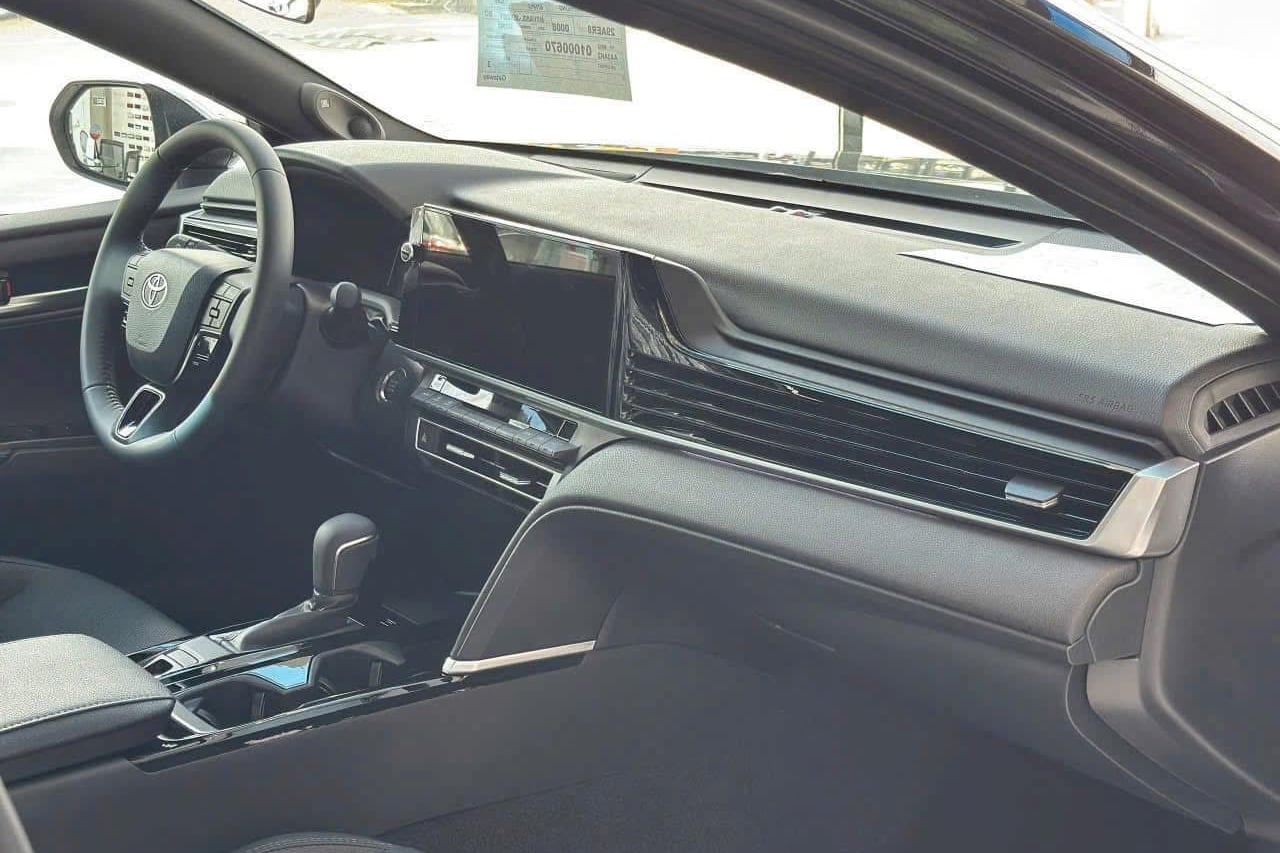 Dừng bán từ tháng 6, Toyota Camry bản xăng vẫn bán được 1 xe trong tháng 8 cho khách Việt- Ảnh 5.