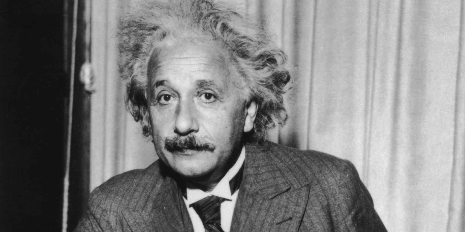 albert-einstein-gettyimages-5447-17903403669771178254029-1790471892263-1790471892518932413010 Thu nhập của Albert Einstein - Ảnh 3.