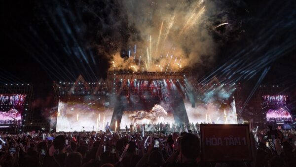 Trải nghiệm ‘The Concert Fancam Phone’ vivo X500 Series tại Anh Trai Vượt Ngàn Chông Gai 2026